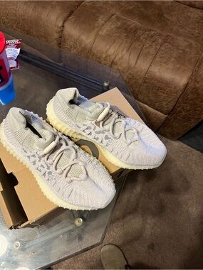 Yeezy Boost 350 V2 Cream/Light Gray Sneakers
